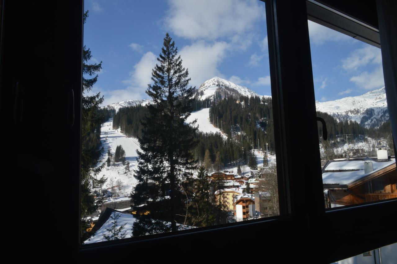 Апарт готель Chalet Dei Pini Мадонна-ді-Кампільйо Екстер'єр фото