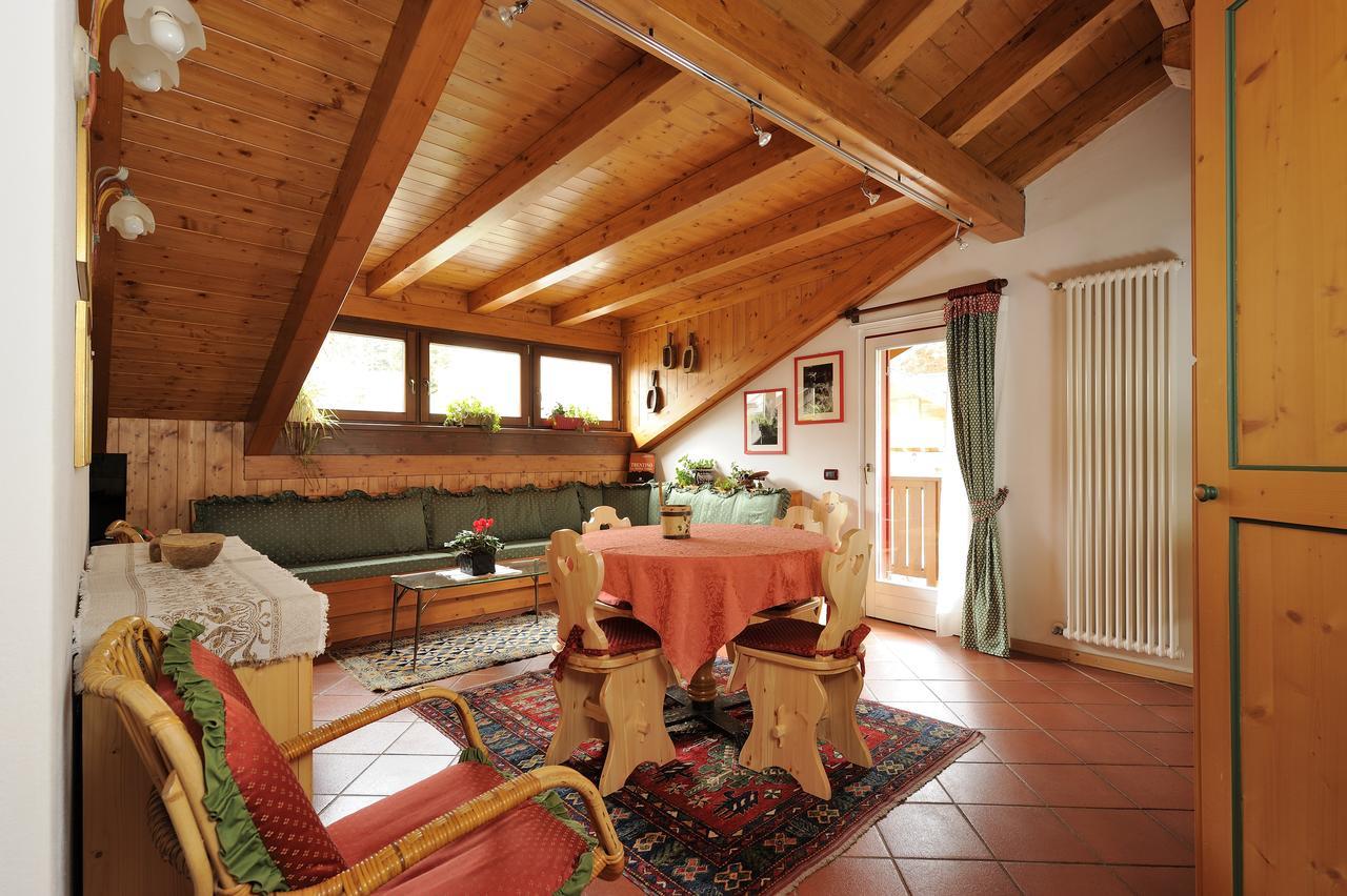 Апарт готель Chalet Dei Pini Мадонна-ді-Кампільйо Екстер'єр фото