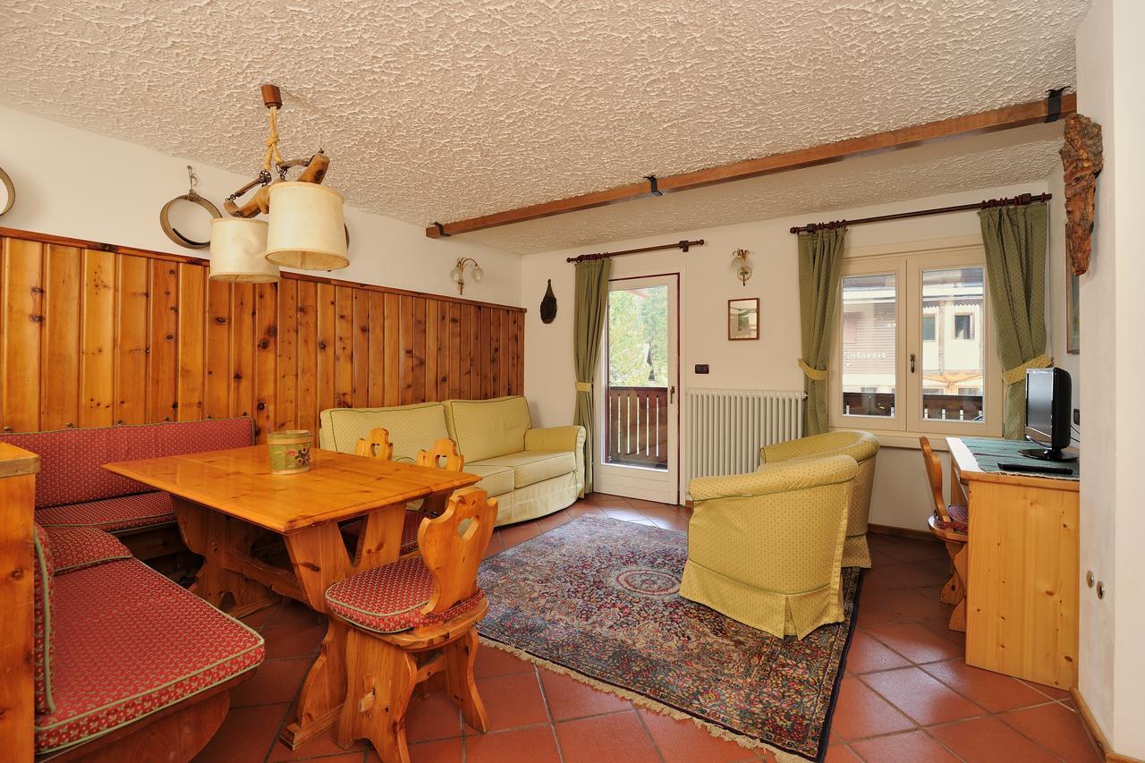 Апарт готель Chalet Dei Pini Мадонна-ді-Кампільйо Екстер'єр фото